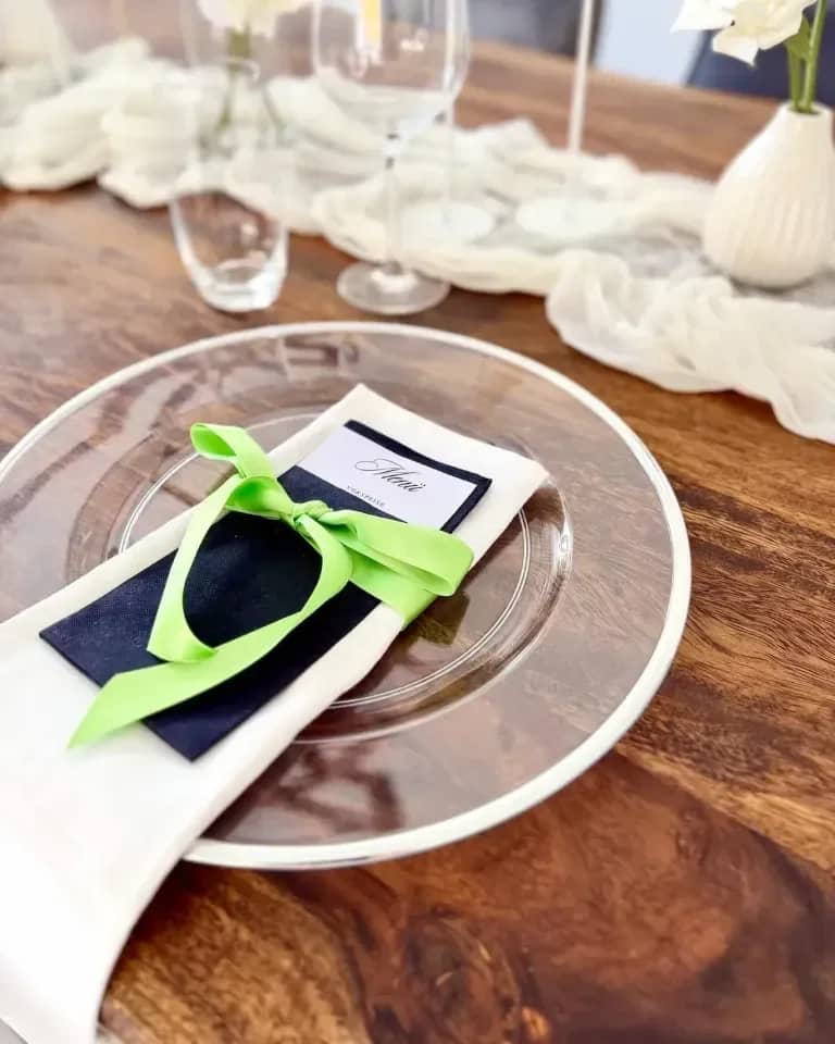 Platzteller mit Silberrand